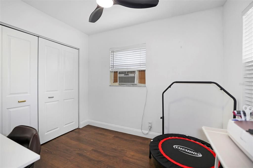 Active With Contract: $325,000 (4 beds, 2 baths, 1163 Square Feet)