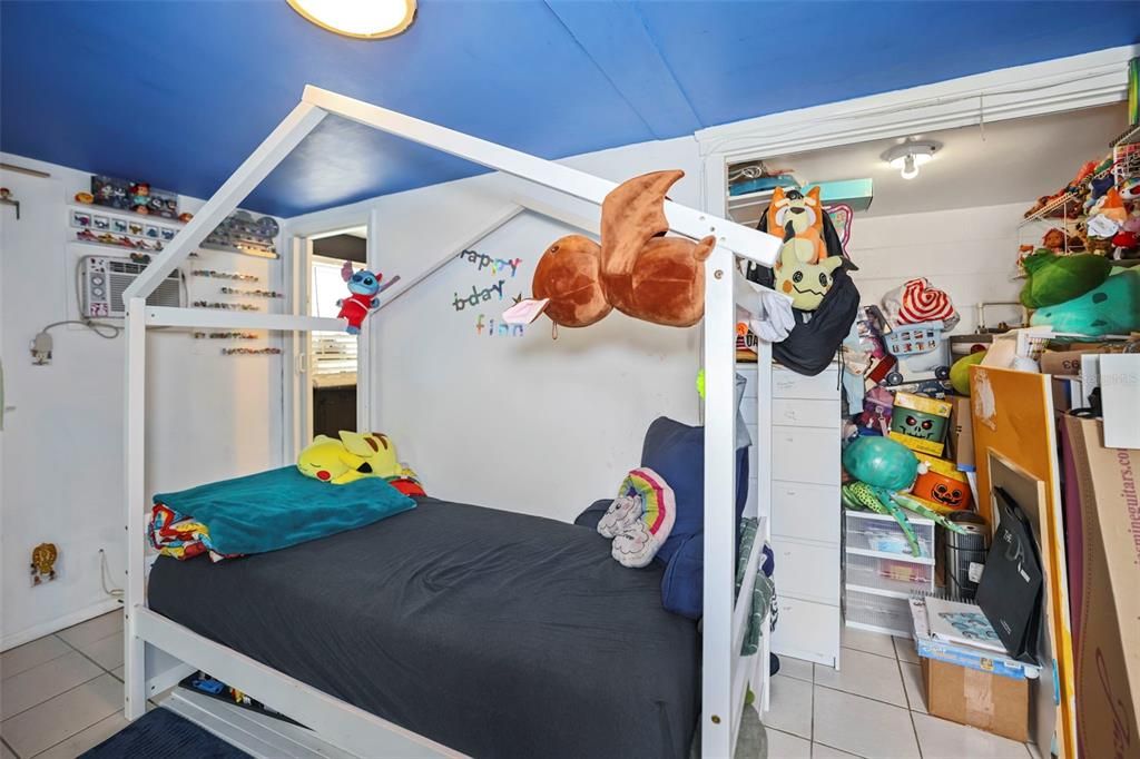 Active With Contract: $325,000 (4 beds, 2 baths, 1163 Square Feet)