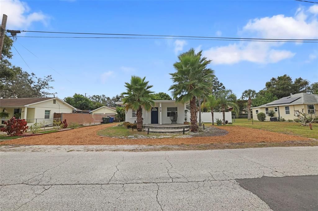 Active With Contract: $325,000 (4 beds, 2 baths, 1163 Square Feet)