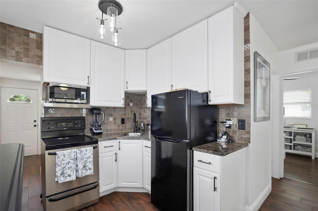 Active With Contract: $325,000 (4 beds, 2 baths, 1163 Square Feet)