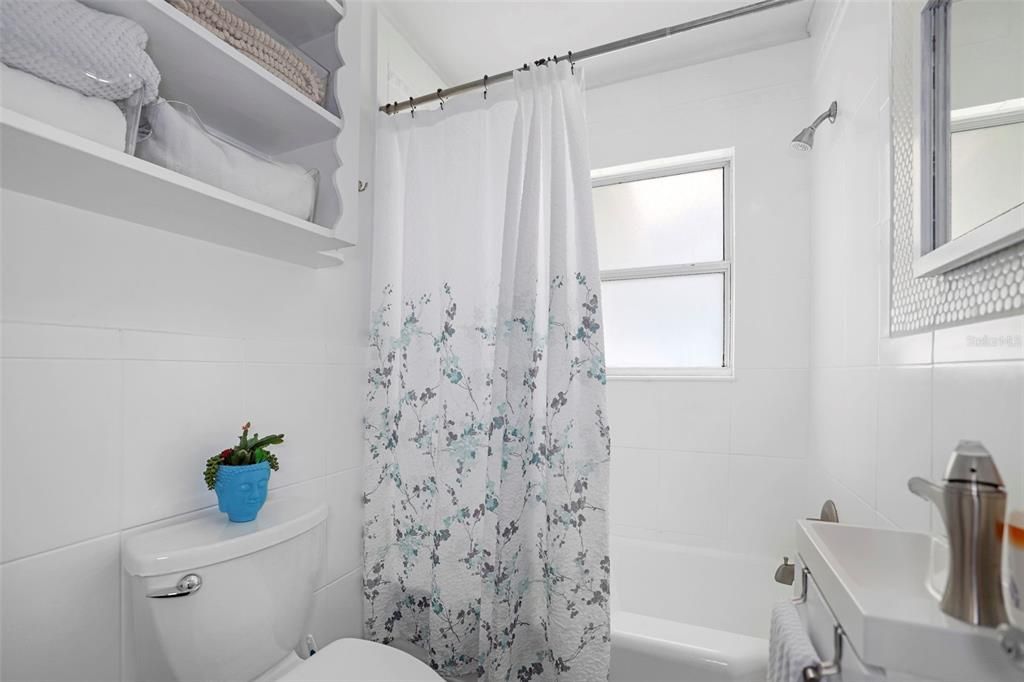 Active With Contract: $325,000 (4 beds, 2 baths, 1163 Square Feet)