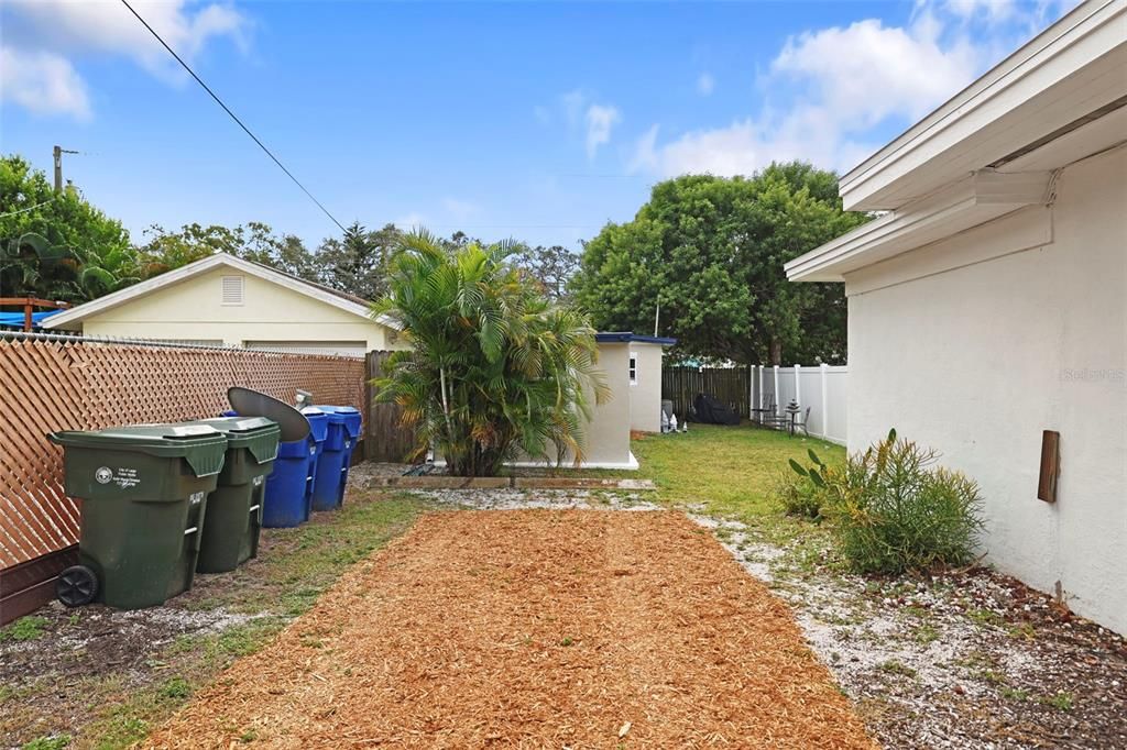 Active With Contract: $325,000 (4 beds, 2 baths, 1163 Square Feet)