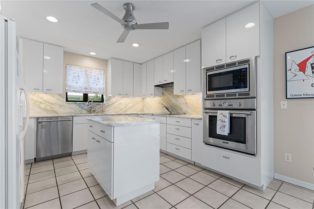 待售: $760,000 (3 贝兹, 2 浴室, 2474 平方英尺)