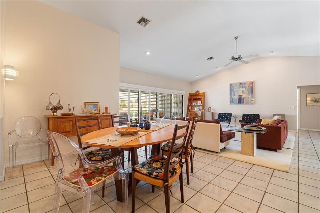 待售: $760,000 (3 贝兹, 2 浴室, 2474 平方英尺)