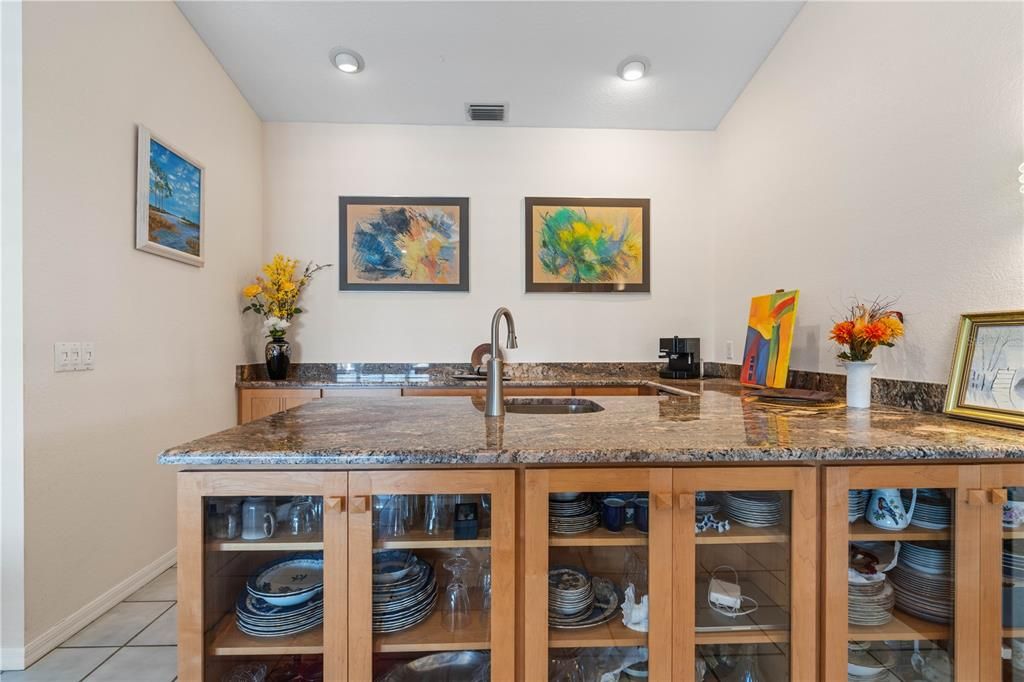 待售: $760,000 (3 贝兹, 2 浴室, 2474 平方英尺)