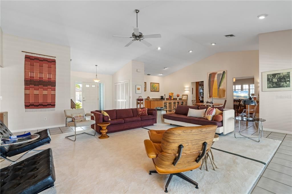 待售: $760,000 (3 贝兹, 2 浴室, 2474 平方英尺)