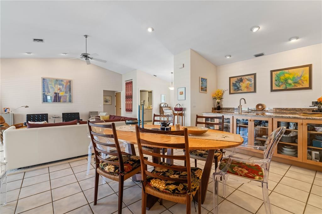 待售: $760,000 (3 贝兹, 2 浴室, 2474 平方英尺)