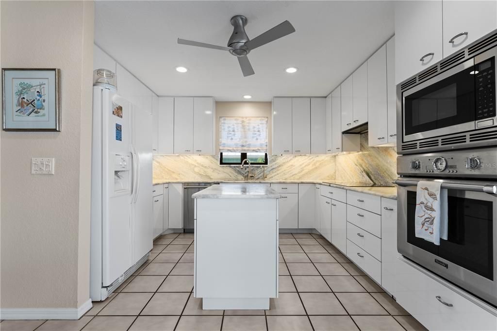 待售: $760,000 (3 贝兹, 2 浴室, 2474 平方英尺)