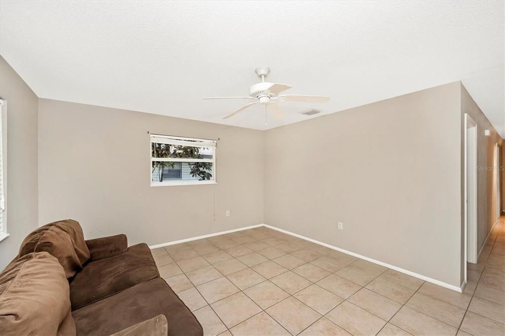 For Sale: $255,000 (3 beds, 1 baths, 1233 Square Feet)