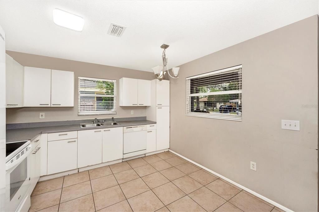 For Sale: $255,000 (3 beds, 1 baths, 1233 Square Feet)