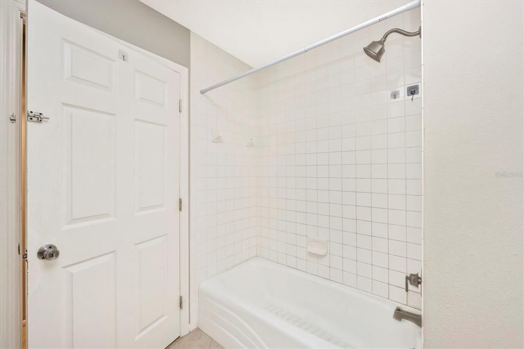 For Sale: $255,000 (3 beds, 1 baths, 1233 Square Feet)