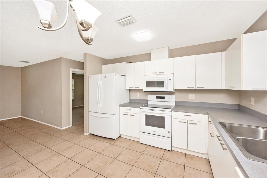 For Sale: $255,000 (3 beds, 1 baths, 1233 Square Feet)