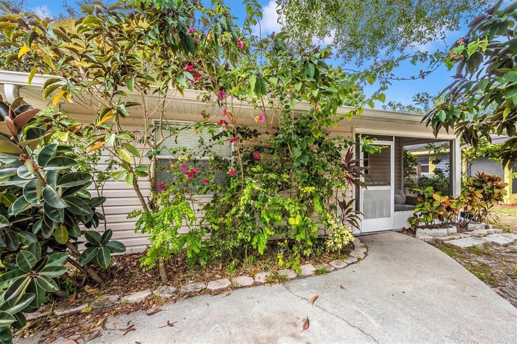 For Sale: $255,000 (3 beds, 1 baths, 1233 Square Feet)