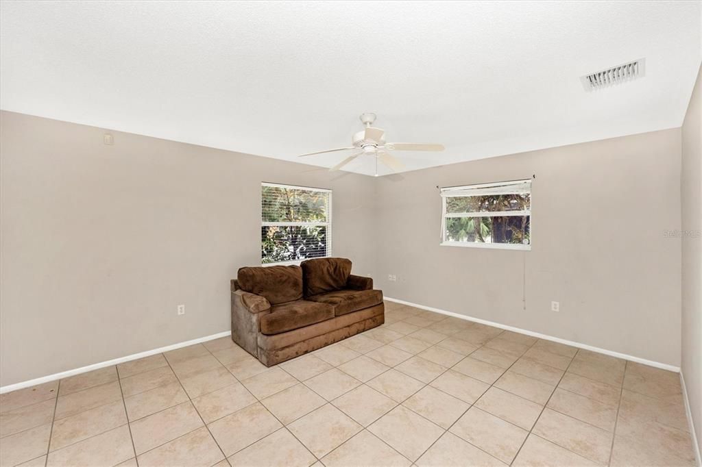 For Sale: $255,000 (3 beds, 1 baths, 1233 Square Feet)