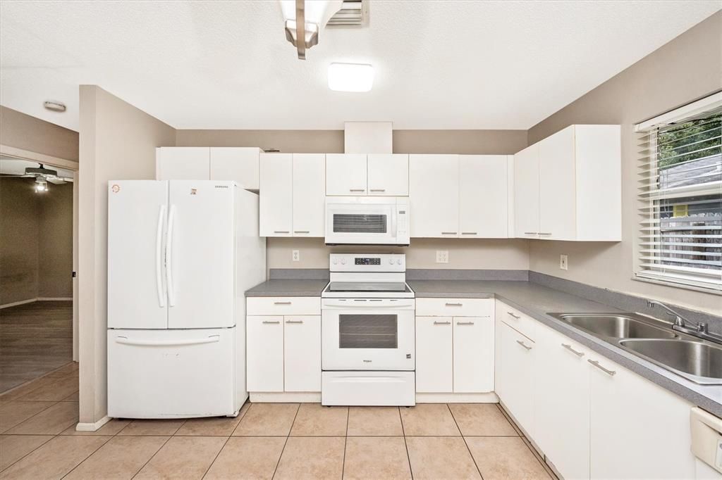 For Sale: $255,000 (3 beds, 1 baths, 1233 Square Feet)