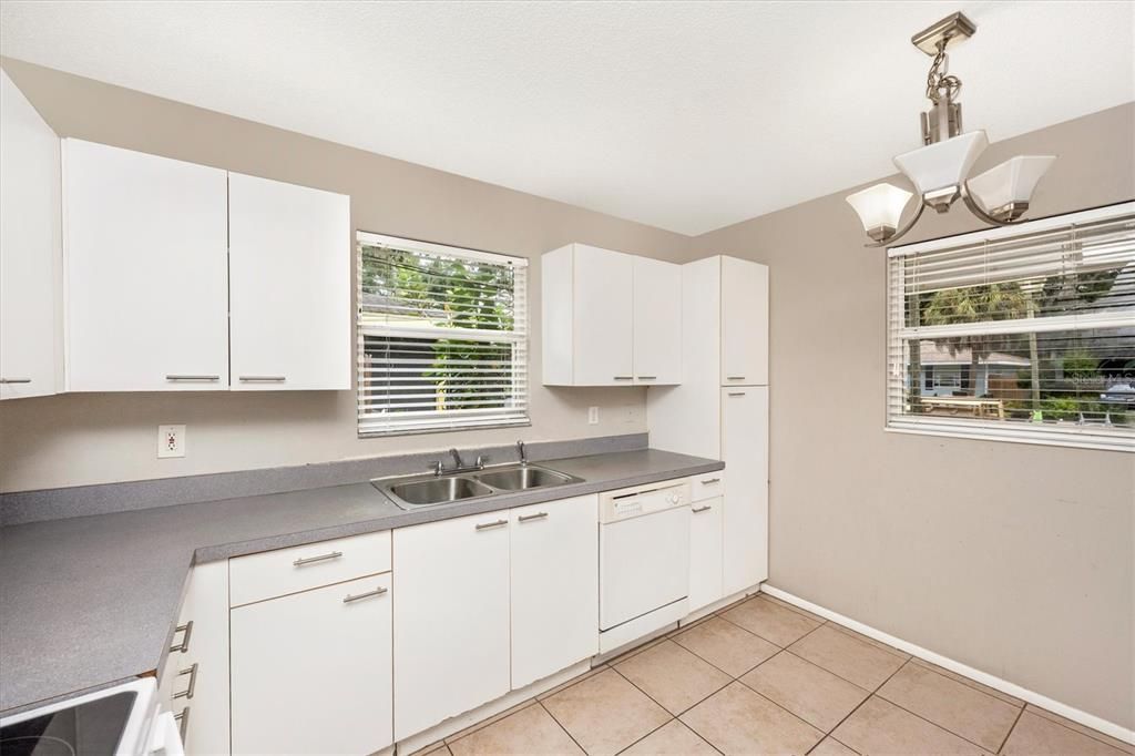 For Sale: $255,000 (3 beds, 1 baths, 1233 Square Feet)