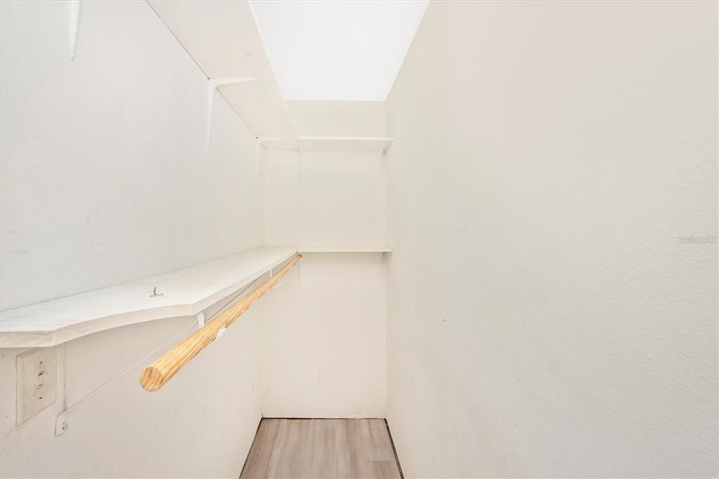 For Sale: $255,000 (3 beds, 1 baths, 1233 Square Feet)