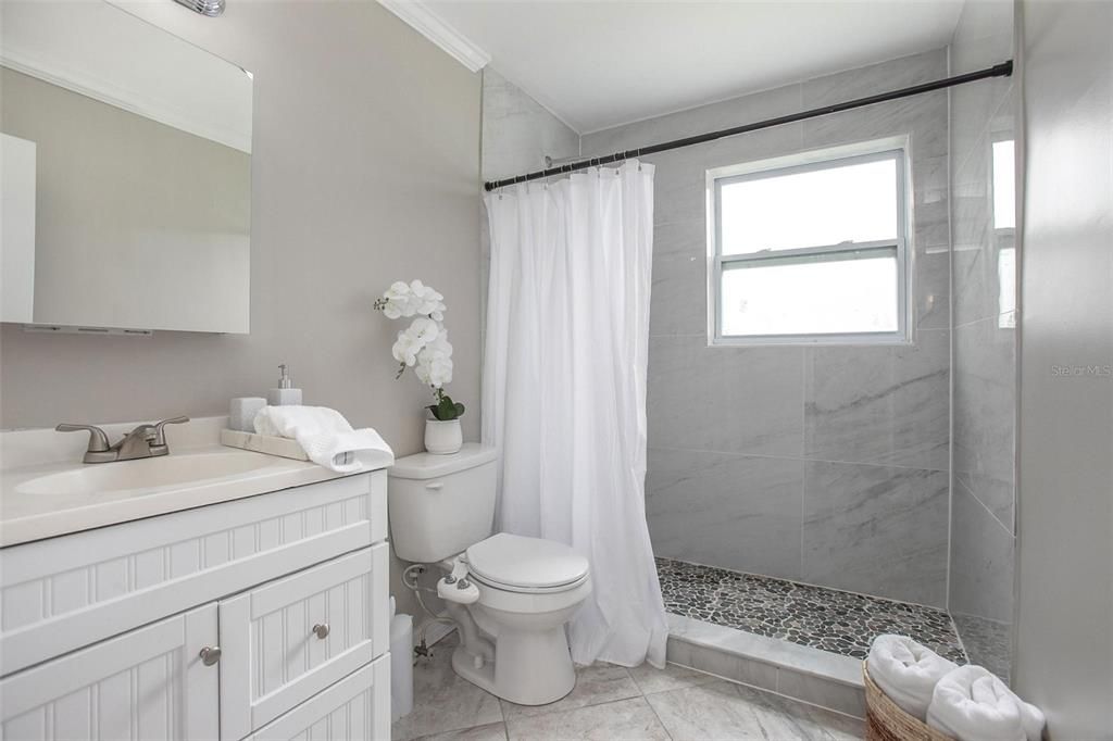 For Sale: $329,000 (4 beds, 3 baths, 1980.52 Square Feet)