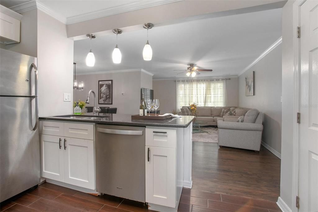 For Sale: $329,000 (4 beds, 3 baths, 1980.52 Square Feet)