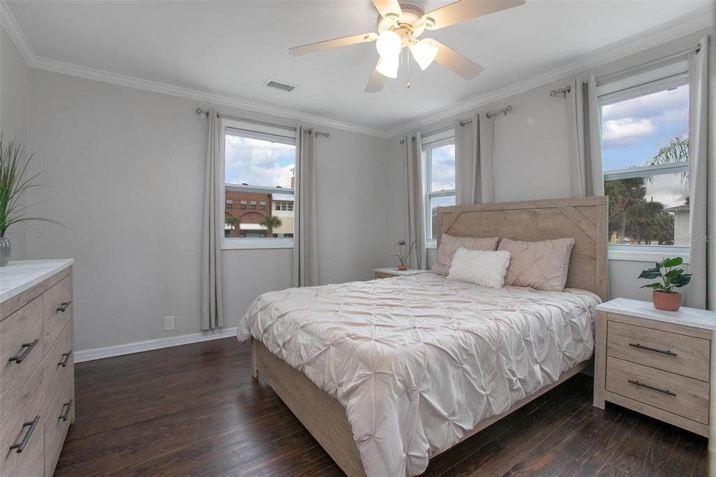 For Sale: $329,000 (4 beds, 3 baths, 1980.52 Square Feet)