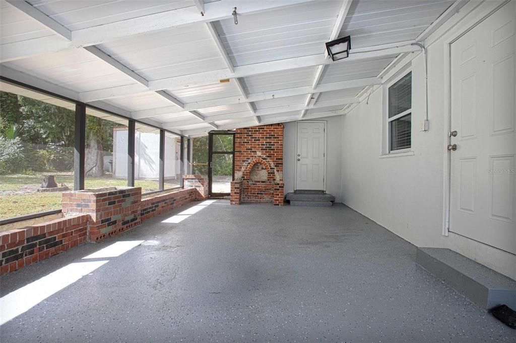 For Sale: $329,000 (4 beds, 3 baths, 1980.52 Square Feet)