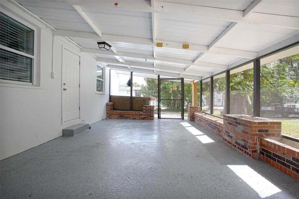 For Sale: $329,000 (4 beds, 3 baths, 1980.52 Square Feet)