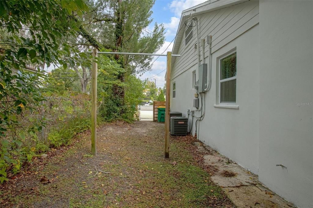 For Sale: $329,000 (4 beds, 3 baths, 1980.52 Square Feet)