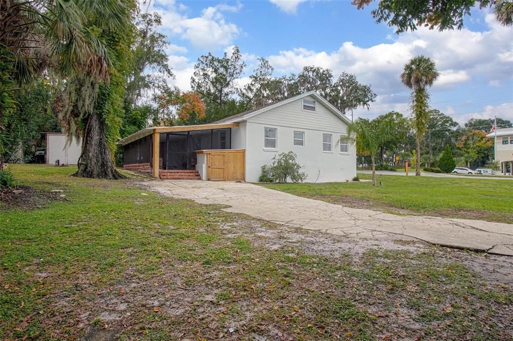 For Sale: $329,000 (4 beds, 3 baths, 1980.52 Square Feet)