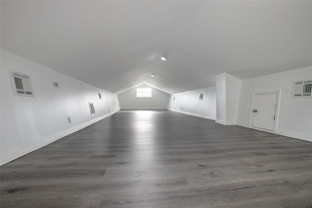 For Sale: $329,000 (4 beds, 3 baths, 1980.52 Square Feet)