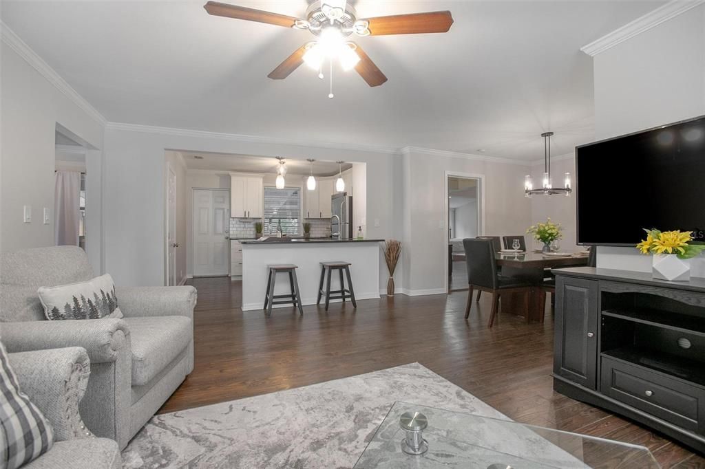 For Sale: $329,000 (4 beds, 3 baths, 1980.52 Square Feet)