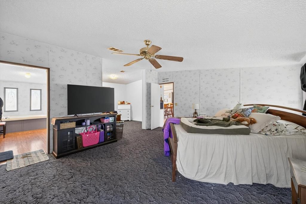 For Sale: $365,000 (4 beds, 2 baths, 2356 Square Feet)