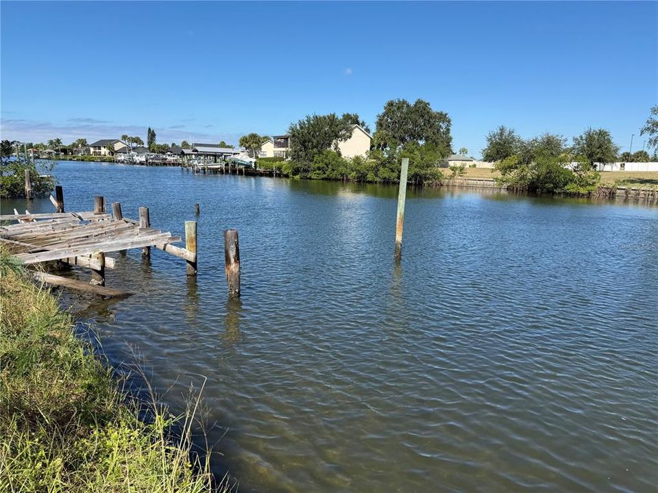 待售: $549,000 (0.78 acres)