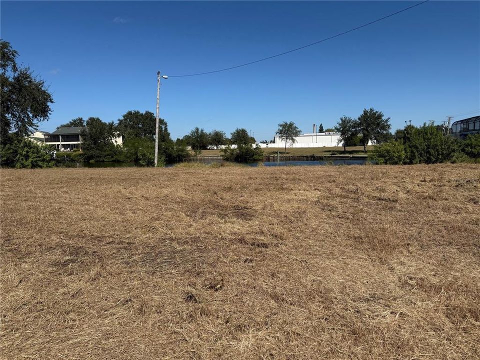 待售: $549,000 (0.78 acres)