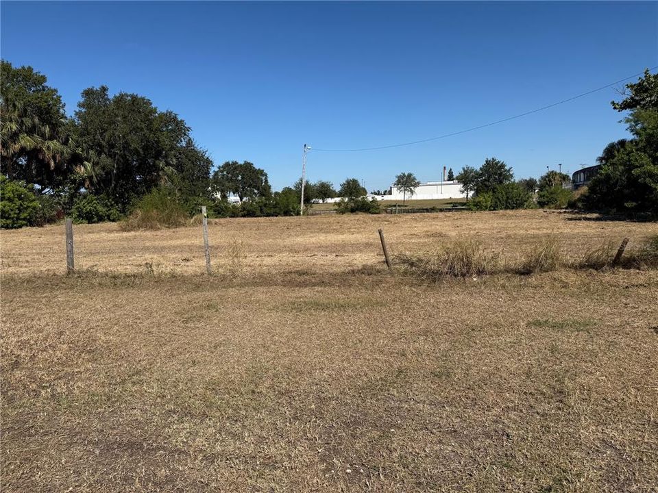 待售: $549,000 (0.78 acres)