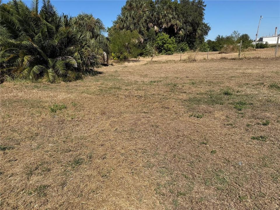 待售: $549,000 (0.78 acres)