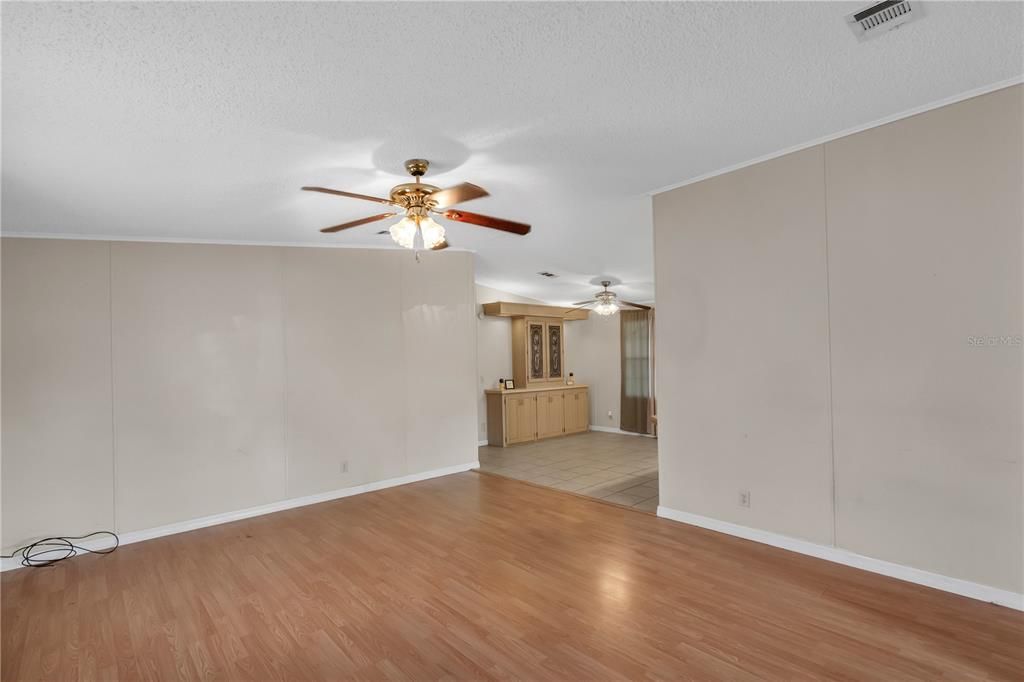 На продажу: $239,900 (2 спален, 2 ванн, 1397 Квадратных фут)