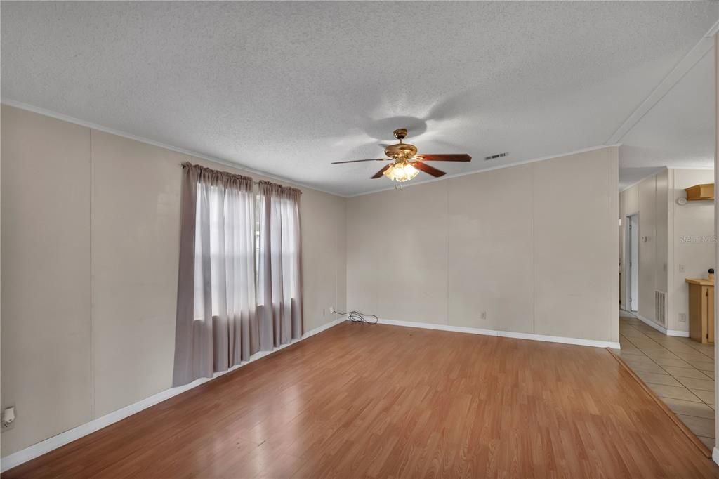 На продажу: $239,900 (2 спален, 2 ванн, 1397 Квадратных фут)