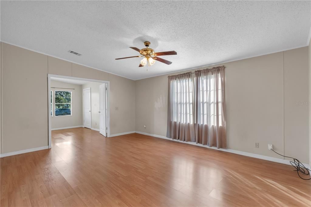 На продажу: $239,900 (2 спален, 2 ванн, 1397 Квадратных фут)