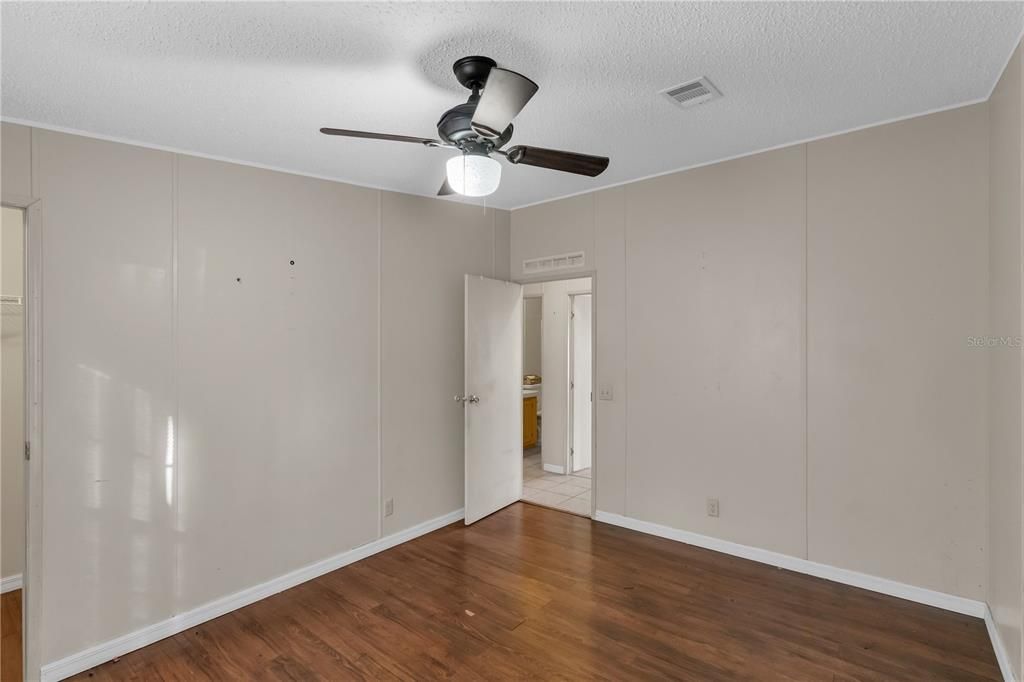 На продажу: $239,900 (2 спален, 2 ванн, 1397 Квадратных фут)