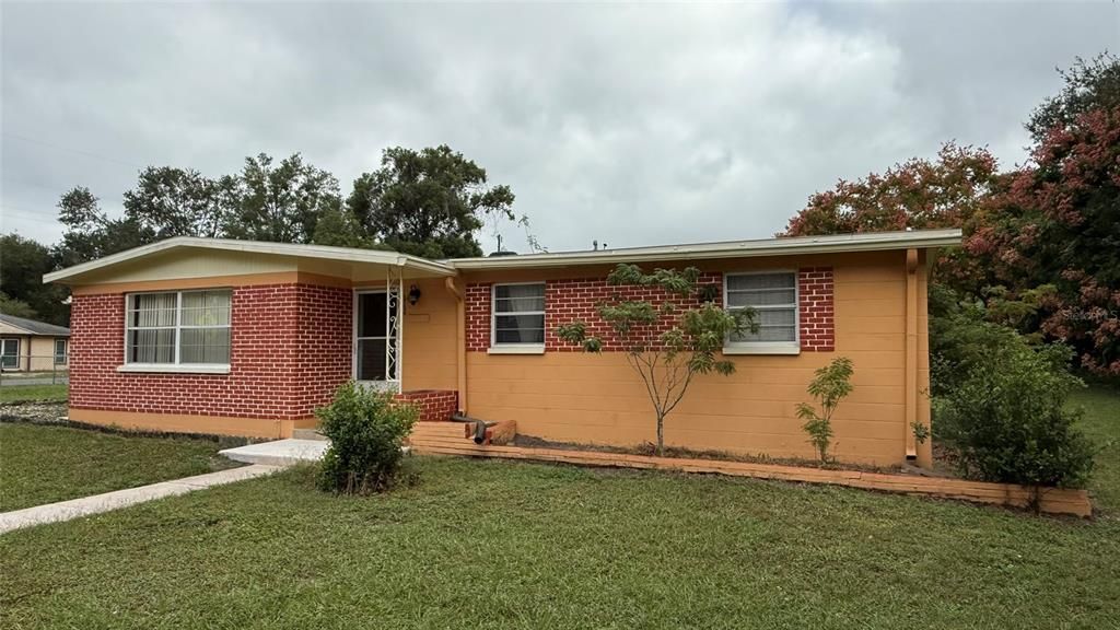 For Sale: $369,000 (3 beds, 2 baths, 1549 Square Feet)