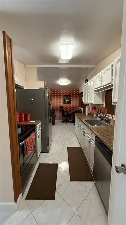 For Sale: $369,000 (3 beds, 2 baths, 1549 Square Feet)