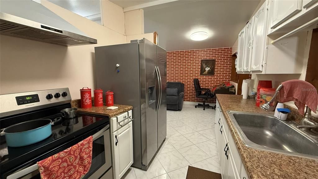 For Sale: $369,000 (3 beds, 2 baths, 1549 Square Feet)