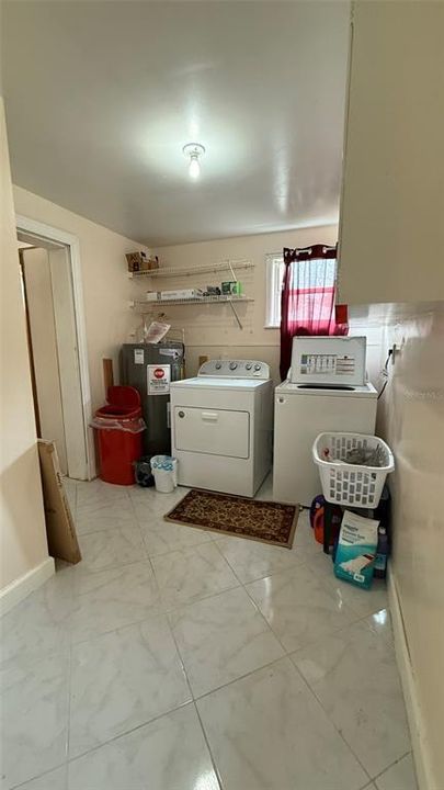 For Sale: $369,000 (3 beds, 2 baths, 1549 Square Feet)