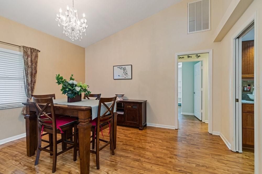 合同活跃: $448,900 (4 贝兹, 3 浴室, 3028 平方英尺)