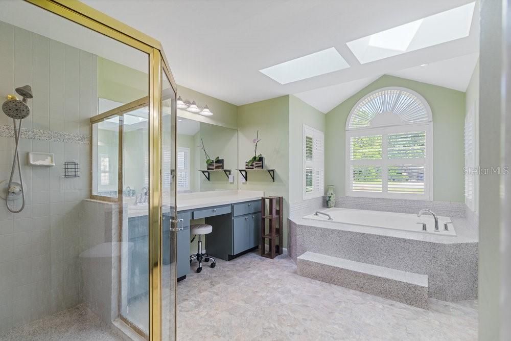 合同活跃: $448,900 (4 贝兹, 3 浴室, 3028 平方英尺)