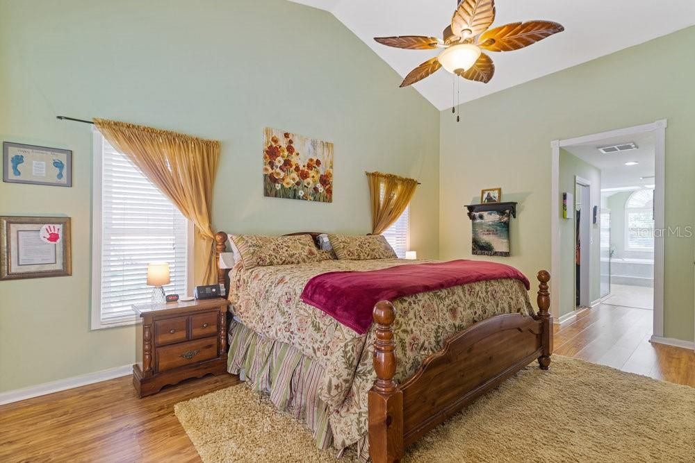 合同活跃: $448,900 (4 贝兹, 3 浴室, 3028 平方英尺)