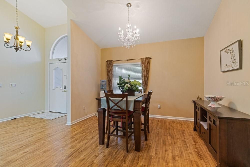 合同活跃: $448,900 (4 贝兹, 3 浴室, 3028 平方英尺)