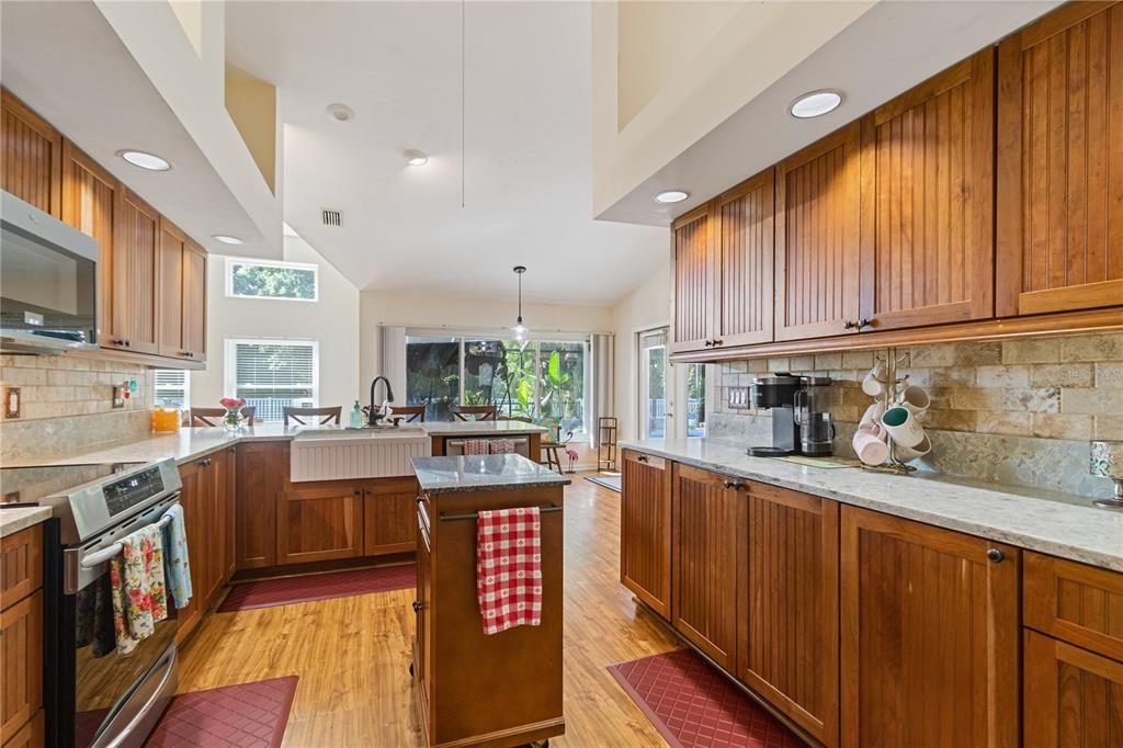 合同活跃: $448,900 (4 贝兹, 3 浴室, 3028 平方英尺)