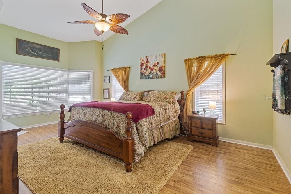 合同活跃: $448,900 (4 贝兹, 3 浴室, 3028 平方英尺)