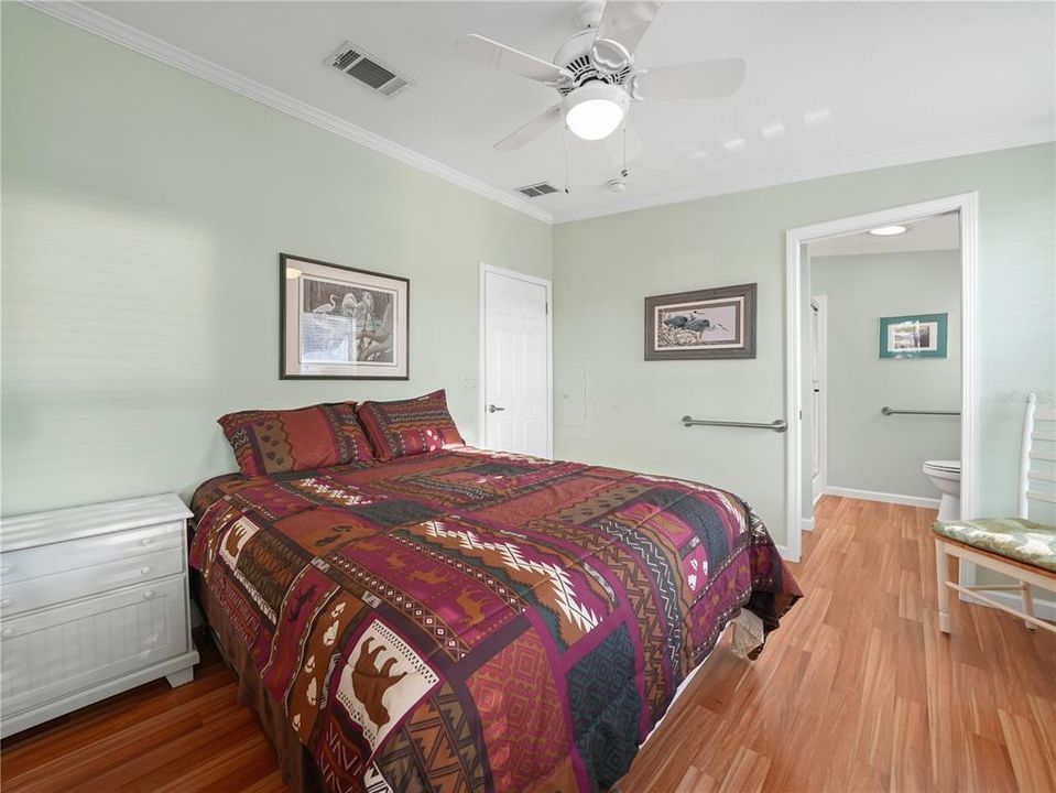 待售: $170,000 (2 贝兹, 2 浴室, 864 平方英尺)